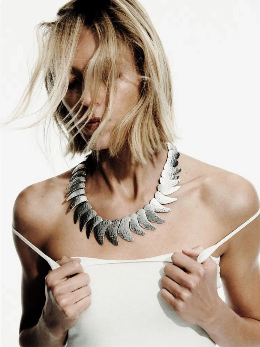 ZARA TEARDROP METAL PLATE NECKLACE